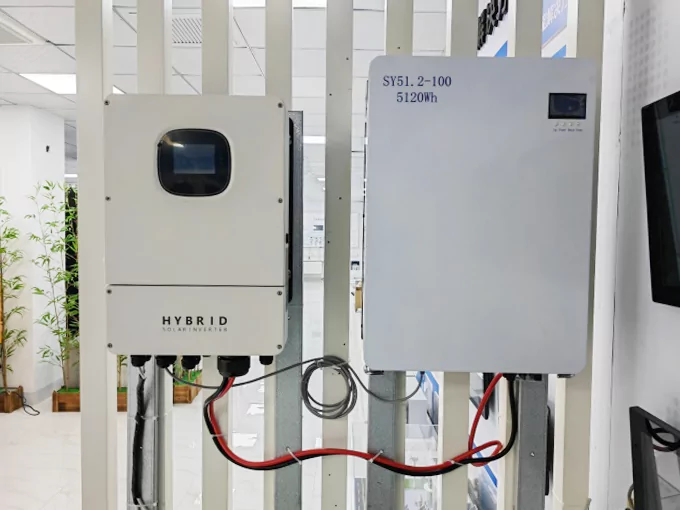 High-Efficiency Solar Inverter with Real-Time Monitoring