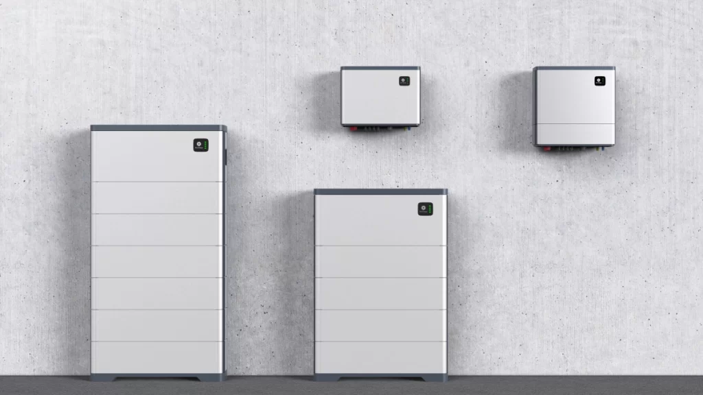 Hybrid storage solutions on wall: storage inverter, hybrid inverters.